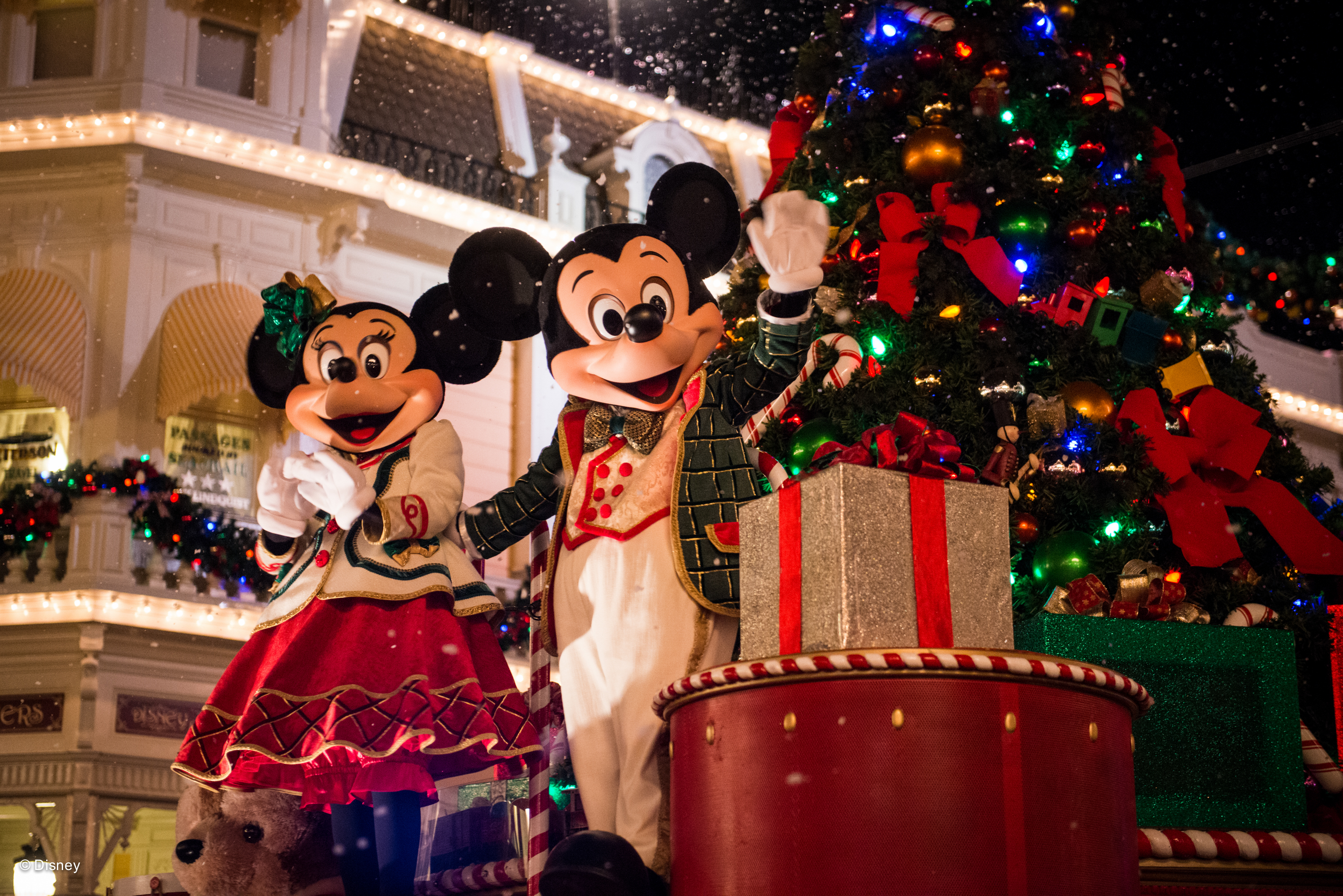 Everything You Can Eat, Drink And Do At Mickey's Very Merry Christmas Party | Attractiontickets.com