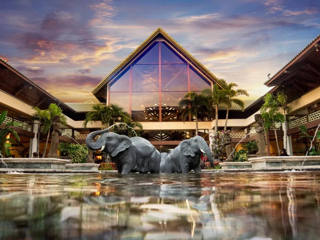 Loews Royal Pacific Resort | Universal Hotels