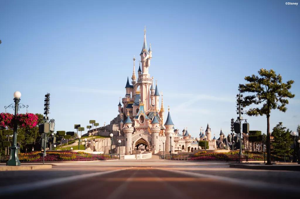 Dedicated to DLP on X: The stunning Sleeping Beauty Castle - Disneyland  Paris press photo from November 2006  / X