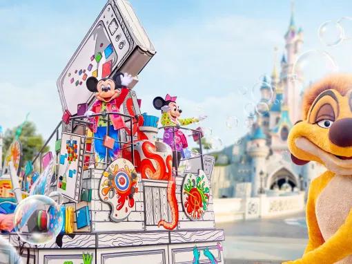 A Million Splashes of Colour Parade Disneyland Paris
