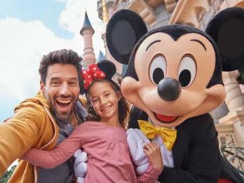 father-daughter-and-mickey